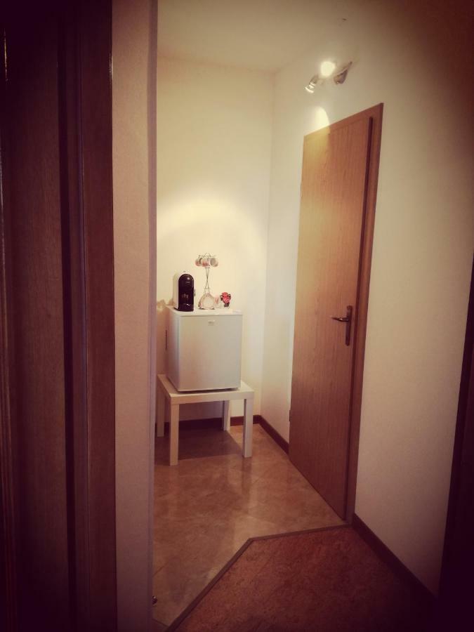Room Kris With Private Entrance & Private Bathroom Vilanija Ngoại thất bức ảnh
