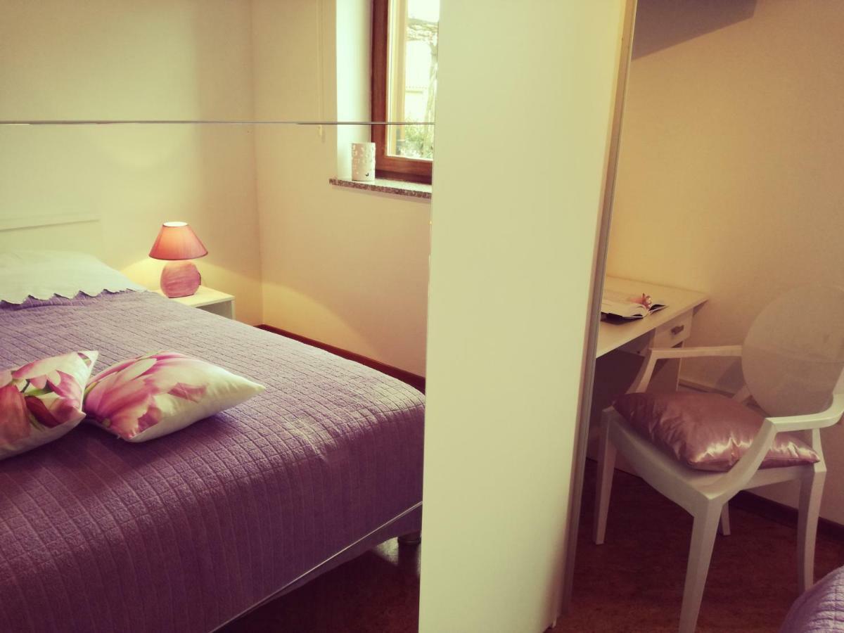 Room Kris With Private Entrance & Private Bathroom Vilanija Ngoại thất bức ảnh